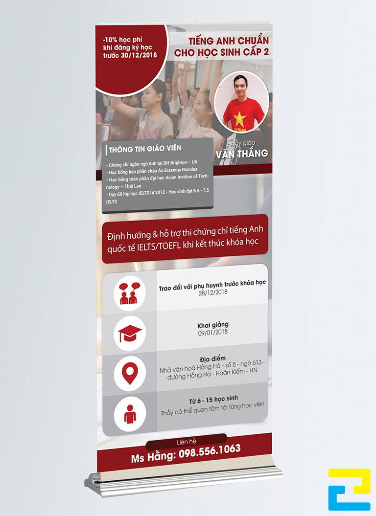 Standee trung tâm tiếng Anh thông thường sẽ chứa những thông tin như: Hình ảnh học viên, hình ảnh không gian lớp học, thông điệp quảng cáo trung tâm,...