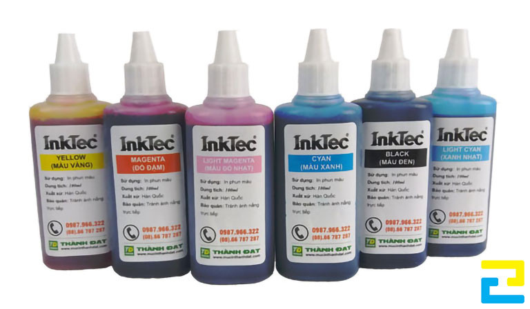 Mực nước sẽ phù hợp nếu quý khách có nhu cầu sản xuất mẫu standee trung tâm tiếng Anh có thời gian sử dụng ngắn