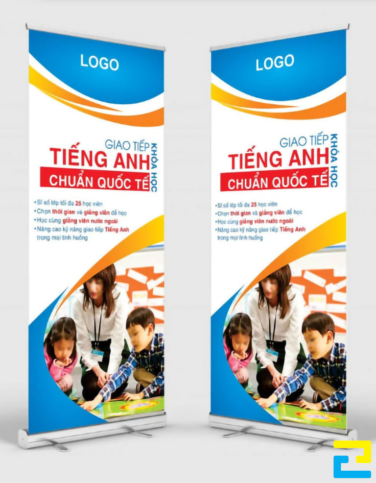 Standee trung tâm tiếng Anh thường được ứng dụng để đặt ở những vị trí như: Quầy lễ tân của trung tâm tiếng Anh, trước cửa ra vào,...