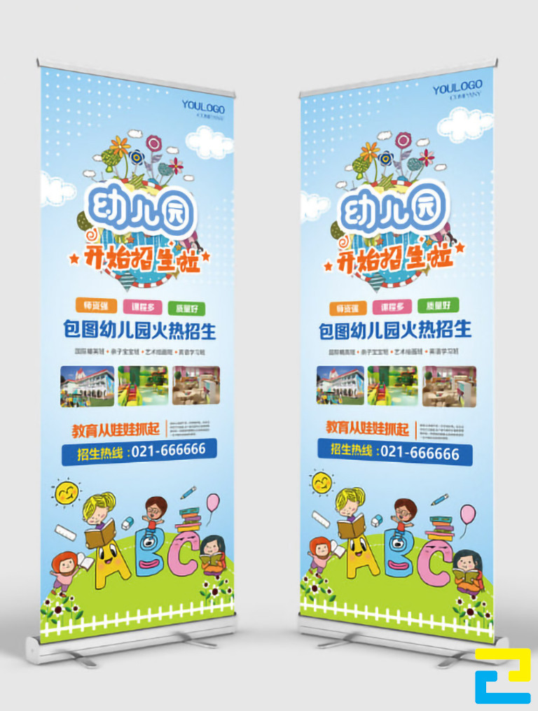 Những thông tin cần có trên mẫu standee tuyển sinh như: Tên đơn vị tuyển sinh, những nội dung tuyển sinh,... cần được thiết kế ngắn gọn