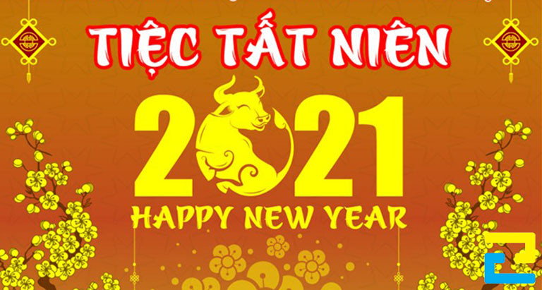 Mẫu 18: Băng rôn có hình ảnh hoa mai, con giáp,... được thiết kế với bố cục đẹp mắt, bandroll có kiểu chữ đơn giản - nghệ thuật, có tông màu nâu chủ đạo