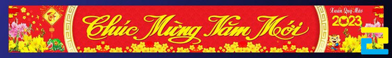 Mẫu 47: Băng rôn có kiểu chữ nghệ thuật uốn lượn đẹp mắt, kết hợp với kiểu chữ đơn giản, bandroll có tông màu đỏ chủ đạo, hình ảnh hoa mai, hoa đào,... đẹp ấn tượng