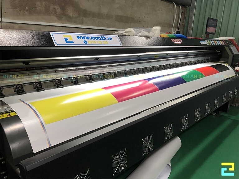 Công nghệ in kỹ thuật số mực dầu sẽ tạo ra tấm phông nền lễ ký kết đẹp, dùng tốt ở ngoài trời