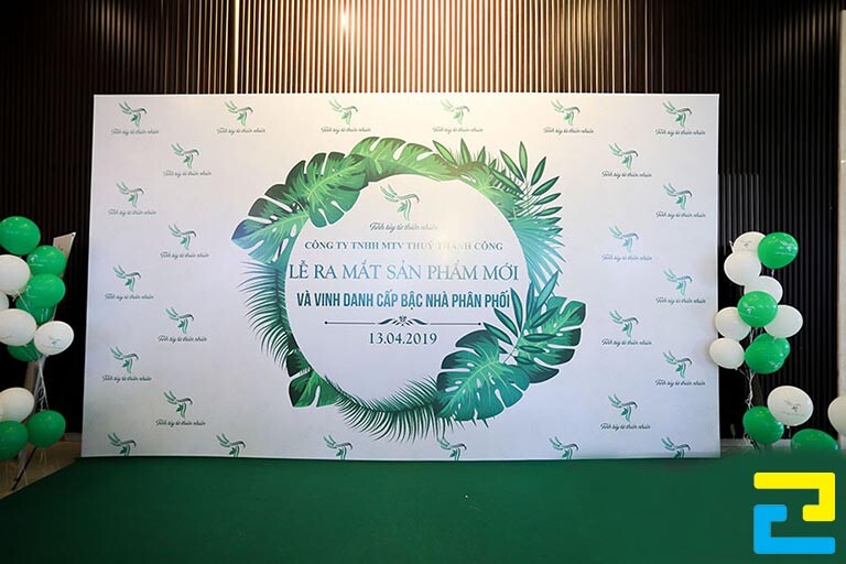 nhận sản phẩm in phông nền cho sự kiện ra mắt sản phẩm