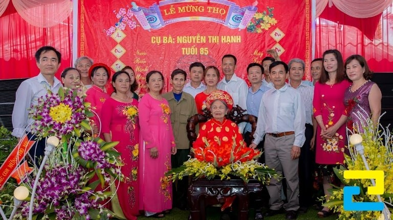 Background mừng thọ là nơi gia đình, con cháu sẽ cùng nhau chụp những bức ảnh làm kỉ niệm