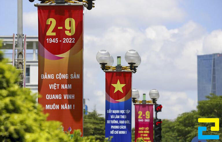 Sản phẩm in băng rôn 2/9 thường được ứng dụng để treo tại những vị trí như: Thân cây, cột điện, cột đèn,… trên dọc đường