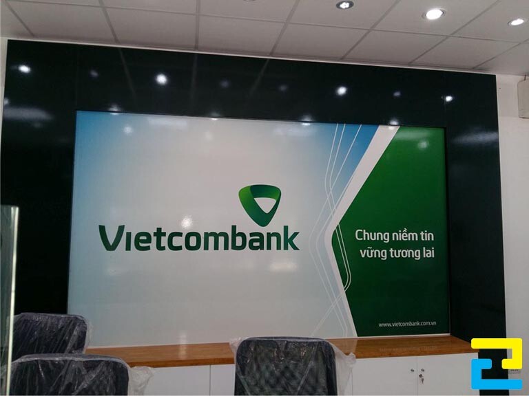 Công Ty In Ấn Quảng Cáo 2H có nhận in phông nền quầy lễ tân với số lượng ít, từ 1 đến 2, 3 phông nền