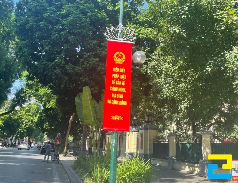Mẫu 8: Băng rôn tuyên truyền về pháp luật