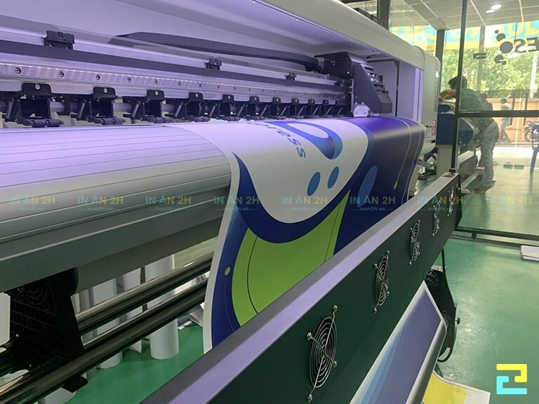 Khách hàng dễ dàng sử dụng dịch vụ in băng rôn tuyên truyền khi đến với In Ấn 2H