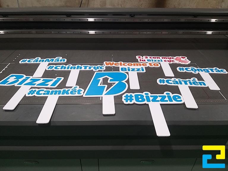 In hashtag cầm tay cho Công ty TNHH Bizzi
