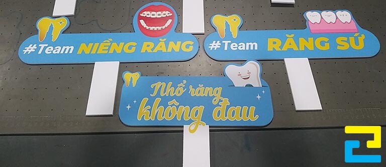 In hashtag cầm tay quảng bá dịch vụ cho Nha Khoa City Smiles