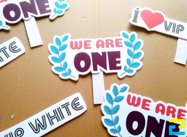 đặt sản xuất hashtag cầm tay