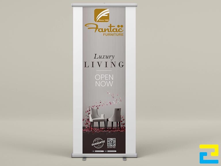 Standee có tông màu xám – trắng