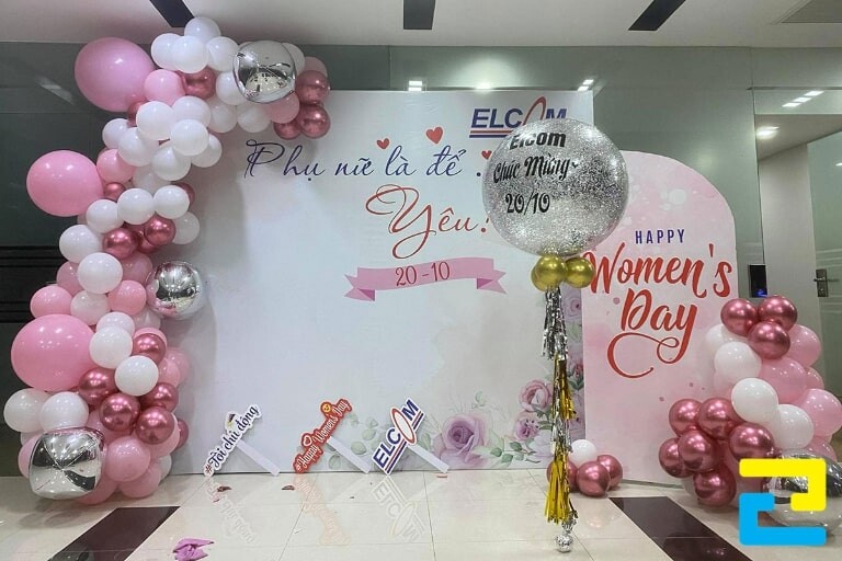 Mẫu 4: Backdrop 20/10 có thiết kế đơn giản với đầy đủ thông tin, thông điệp với kiểu chữ nghệ thuật