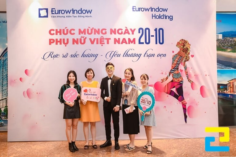 Mẫu 6: Background 20/10 được thiết kế với kích thước lớn nổi bật, tông hồng thơ mộng