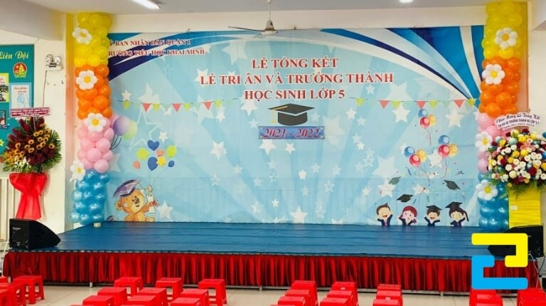 Chọn kiểu chữ đơn giản, dễ nhìn để tạo sự trang trọng cho buổi lễ