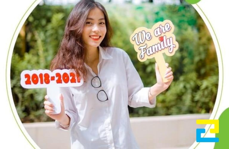 Bảng Hashtag Cầm Tay Chụp ảnh Kỷ Yếu Cho Học Sinh Góp Phần Làm Buổi Cho Tạo Nên Nhiều Tấm Hình đẹp Và Buổi Chụp Hình Thêm ý Nghĩa, Vui Tươi Compressed