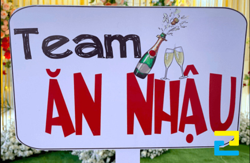 Lưu Ý Về Nội Dung và Thiết Kế Bảng Hashtag Ăn Nhậu: Kết Hợp Hài Hòa, Tránh Dài Dòng