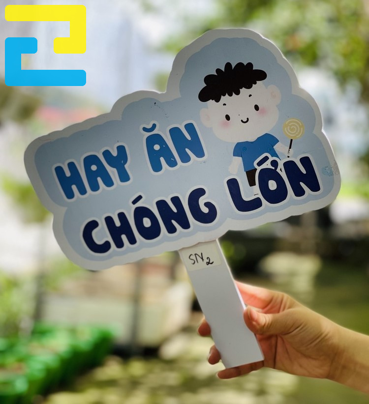 Hashtag Cầm Tay đầy Tháng Là Món Phụ Kiện Không Thể Thiếu.