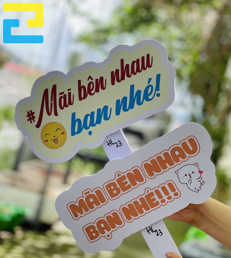 Hashtag Cầm Tay Họp Lớp Giúp Kết Nối Các Thành Viên.