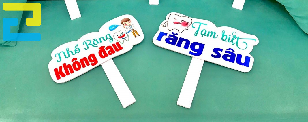 Thông điệp Là Thứ Rất Quan Trọng Khi Thiết Kế Hashtag Cầm Tay Nha Khoa.