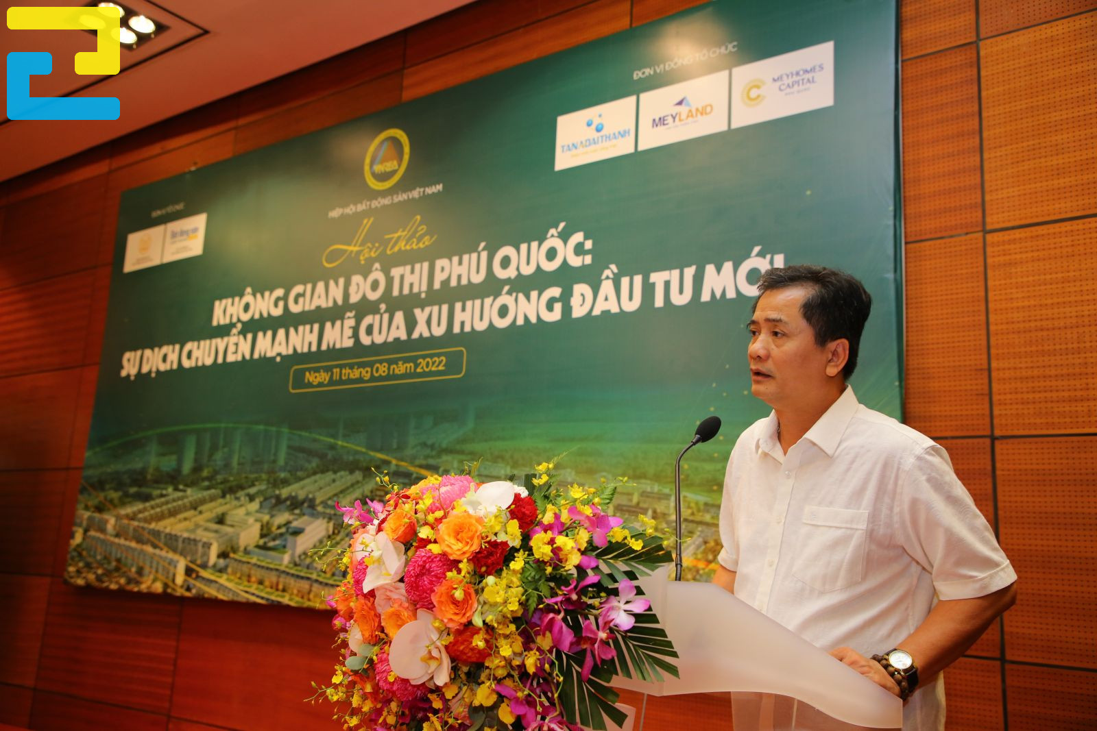 Với Mỗi Buổi Họp Mặt, Background đóng Vai Trò Rất Quan Trọng.