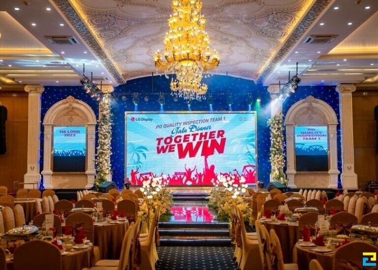 Sân khấu tiệc tất niên với phong cách sang trọng