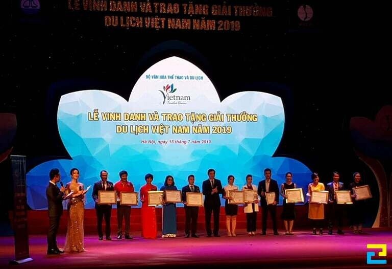 Lễ kỷ niệm, vinh danh cho ý tưởng tiệc cuối năm