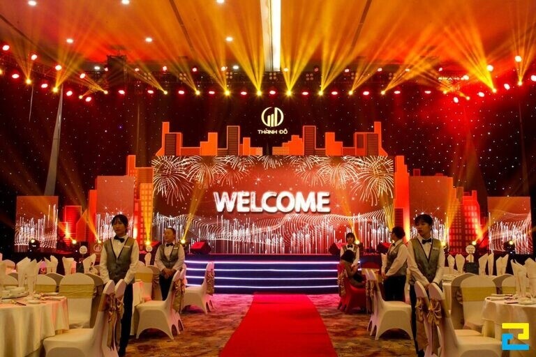 Tổ chức tiệc cuối năm như một buổi liveshow