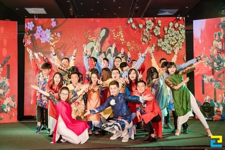 Tổ chức tiệc cuối năm như một buổi liveshow