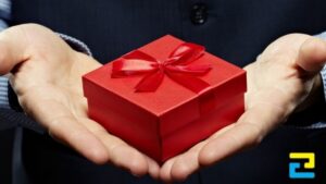 Chuẩn bị quà tặng sinh nhật sếp