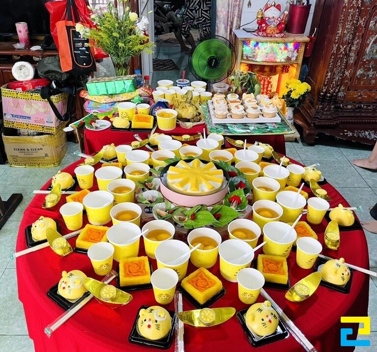 Mâm cúng thổ địa và thần tài là nghi lễ bắt buộc trong tiệc thôi nôi