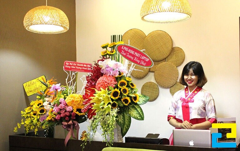 Trang trí khu vực lễ tân spa khai trương