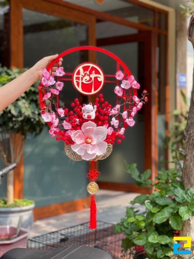 Trang trí không gian quán với vòng hoa