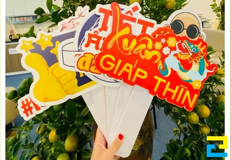 Hashtag cầm tay check in ngày tết