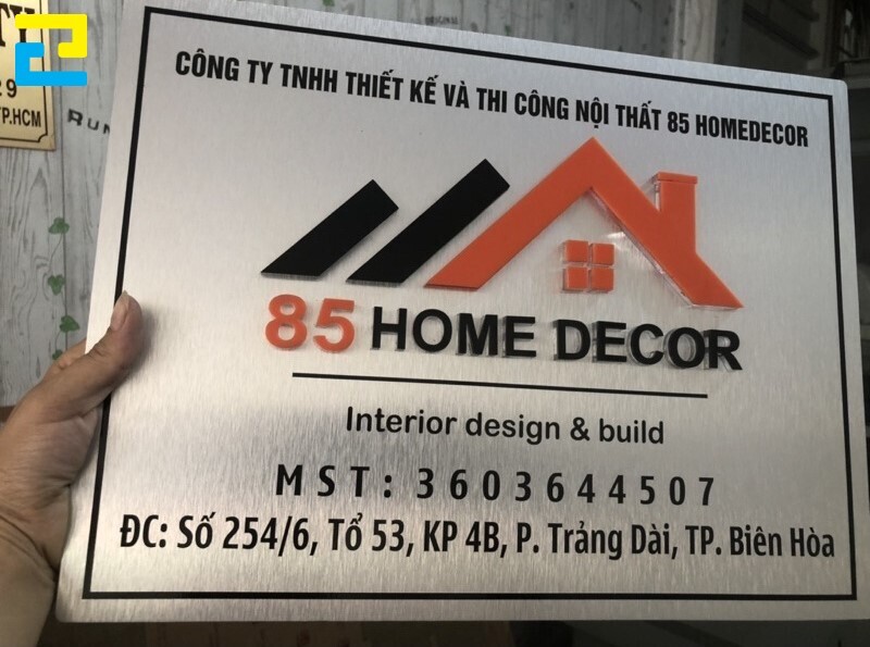 Chất liệu aluminium làm biển tên công ty.