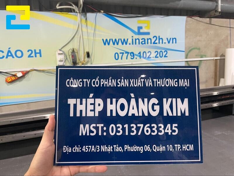 Biển tên công ty thép hoàng kim.