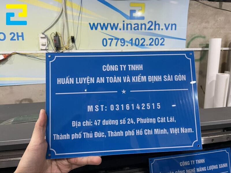 Mẫu biển tên công ty mica công nghệ in UV 4