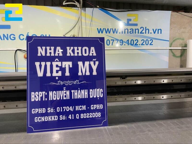 Mẫu biển tên công ty mica công nghệ in UV 3