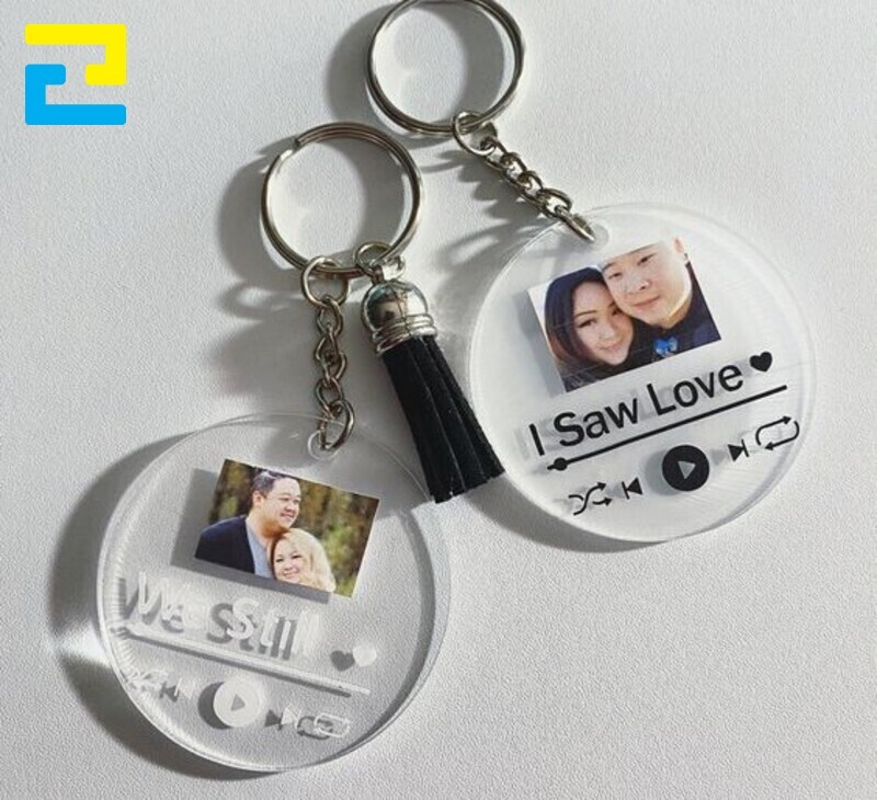 Móc khóa in theo yêu cầu dành cho các cặp đôi.