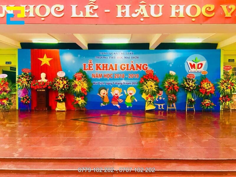 Trang Tri San Khau Khai Giang 1