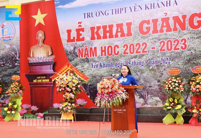 Trang Tri San Khau Khai Giang 4