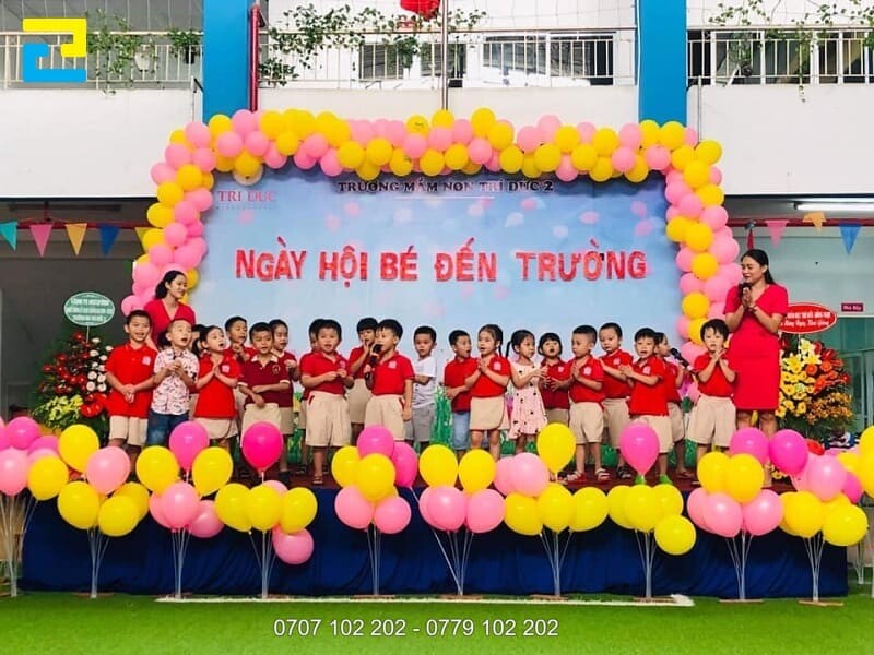 Trang Tri San Khau Khai Giang Mam Non