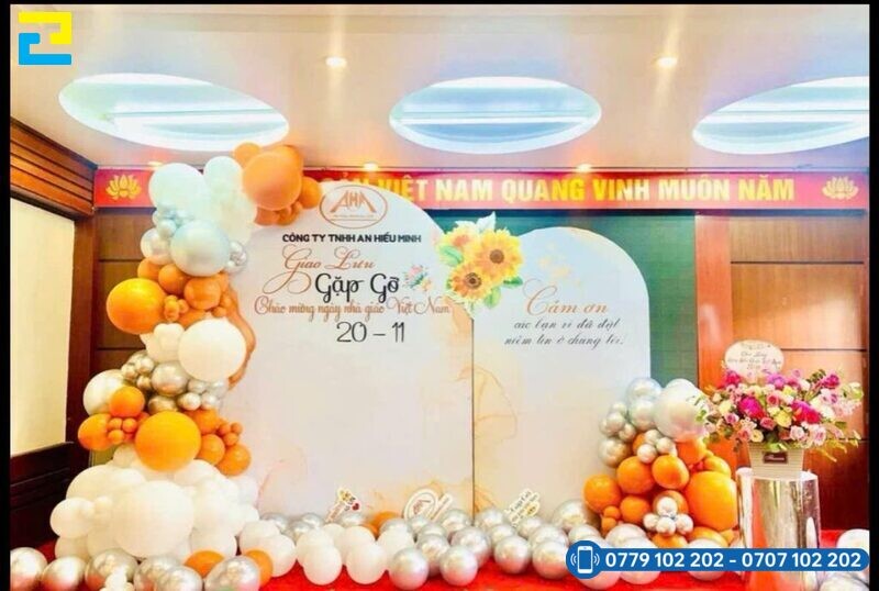 Y Tuong Trang Tri San Khau 20 11 2