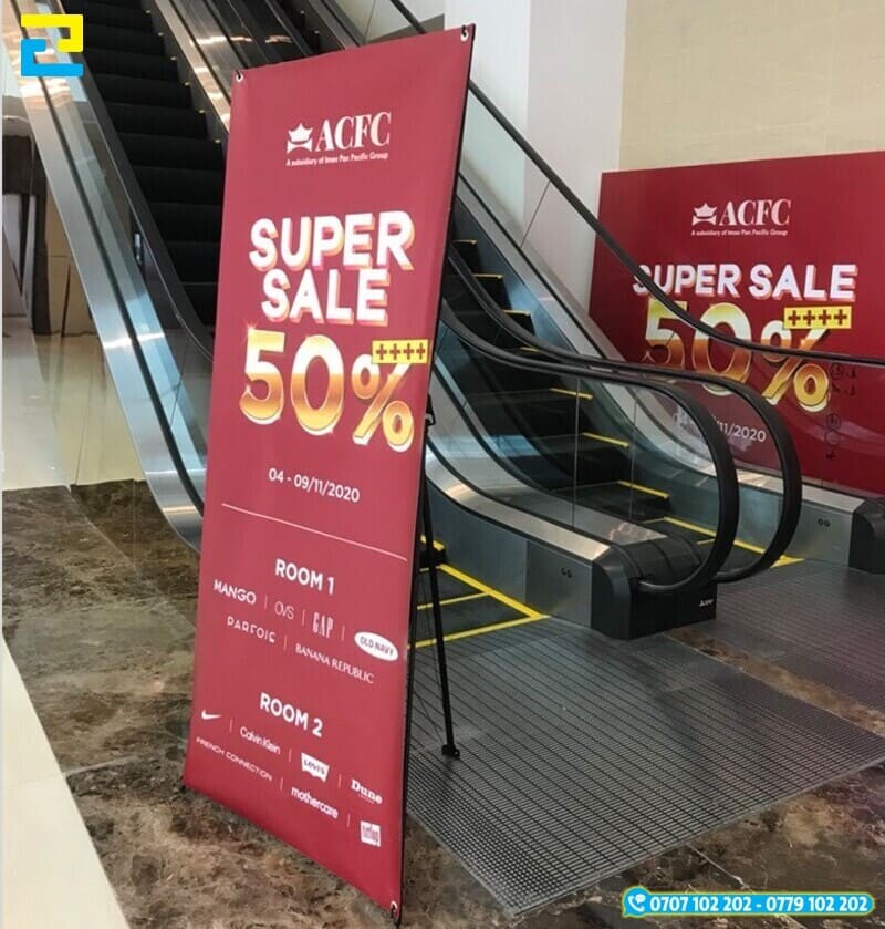 Mau 3 Standee Khuyen Mai