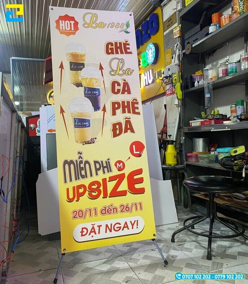 Standee Khuyen Mai 3