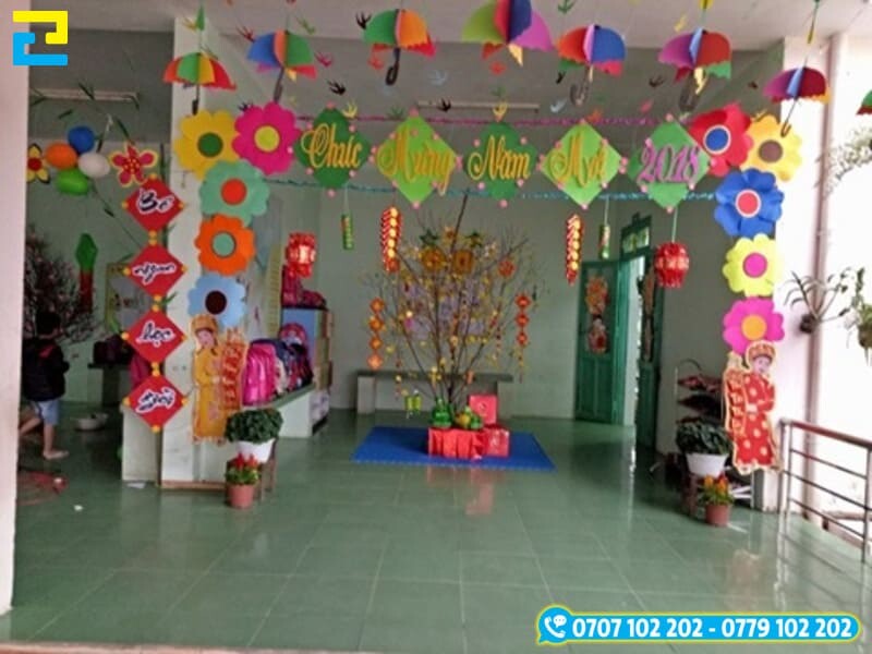 Trang Tri Tet Lop Hoc Den Long Cau Doi 2