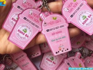 Moc Khoa Mica In Hinh Ly Tra Sua