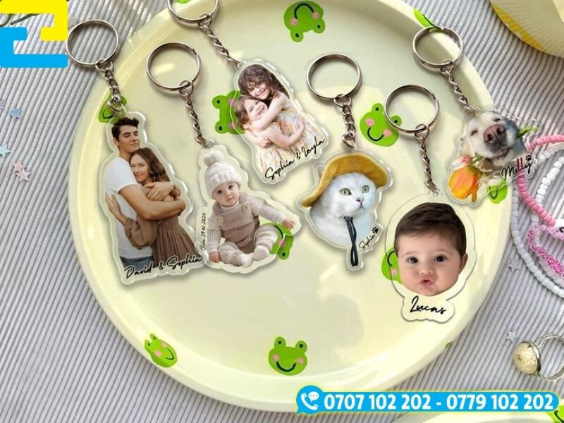 Báo giá móc khóa in hình gia đình