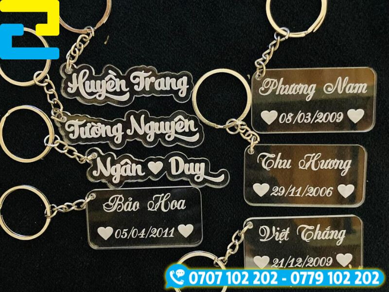 Khắc tên theo yêu cầu lên mica